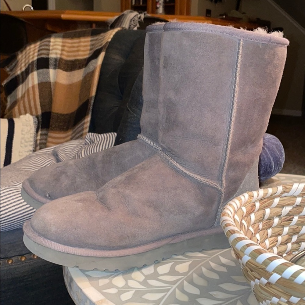 GREY CLASSIC SHORT II UGG BOOT